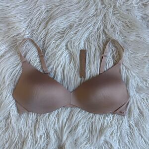 Skims Wireless Form Pushup Plunge Bra Clay Size 38C